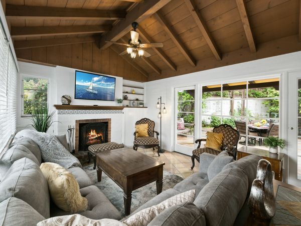 Cozy Three Bedroom Home With Private Hot Tub