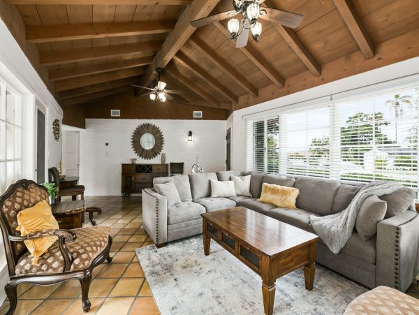 Cozy Three Bedroom Home With Private Hot Tub