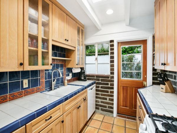 Cozy Three Bedroom Home With Private Hot Tub