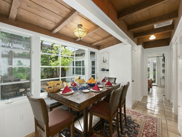 Cozy Three Bedroom Home With Private Hot Tub