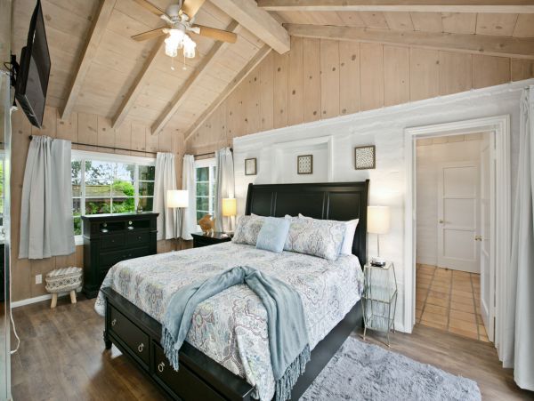 Cozy Three Bedroom Home With Private Hot Tub