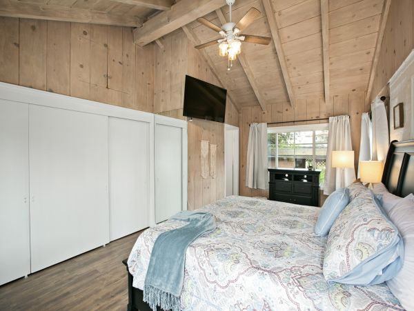 Cozy Three Bedroom Home With Private Hot Tub