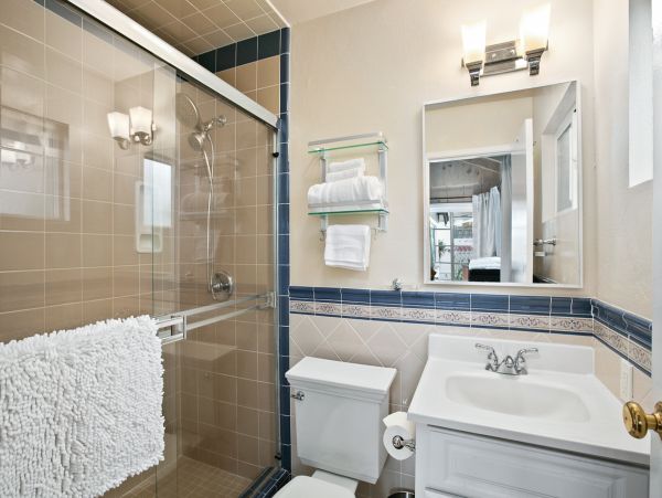 Cozy Three Bedroom Home With Private Hot Tub