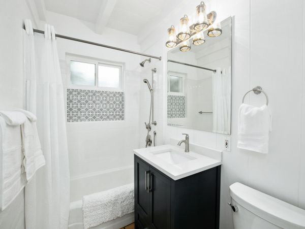 Cozy Three Bedroom Home With Private Hot Tub
