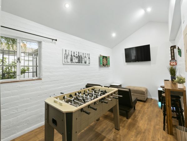 Cozy Three Bedroom Home With Private Hot Tub