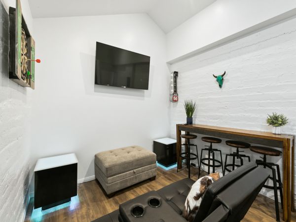 Cozy Three Bedroom Home With Private Hot Tub