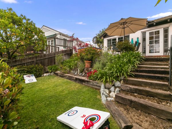 Cozy Three Bedroom Home With Private Hot Tub