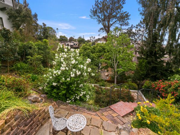 Cozy Three Bedroom Home With Private Hot Tub