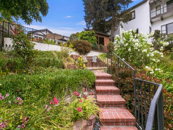 Cozy Three Bedroom Home With Private Hot Tub