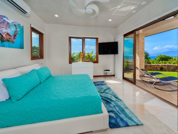Ocean Views Launiupoko Vacation Home Three Bedroom