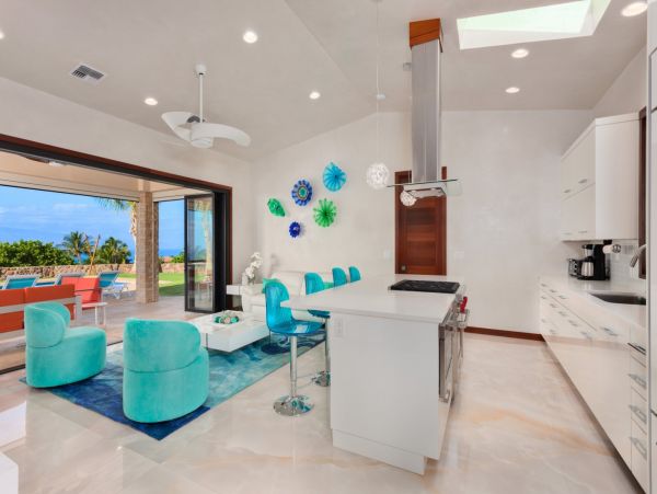 Ocean Views Launiupoko Vacation Home Three Bedroom