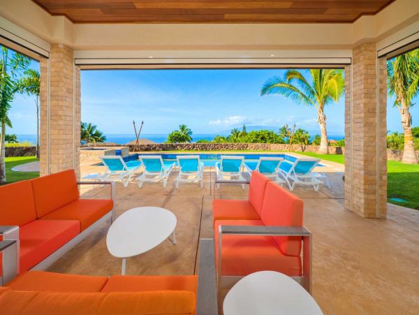 Ocean Views Launiupoko Vacation Home Three Bedroom
