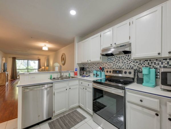 Two Bedroom Vacation Villa with Communal Pool & Tennis Court