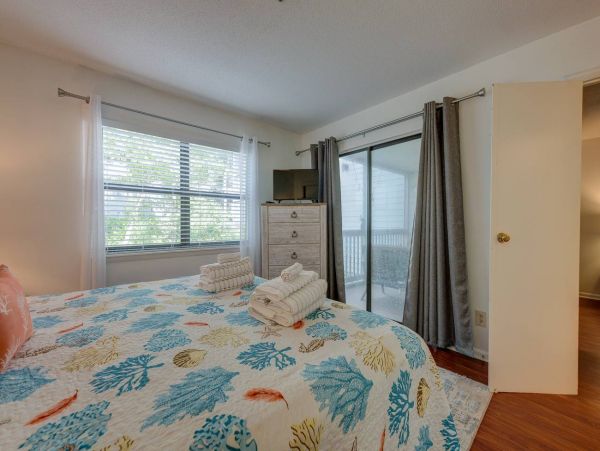 Two Bedroom Vacation Villa with Communal Pool & Tennis Court