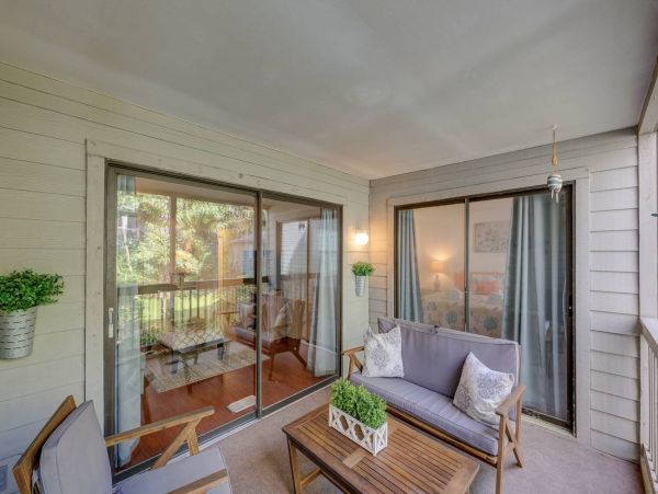 Two Bedroom Vacation Villa with Communal Pool & Tennis Court
