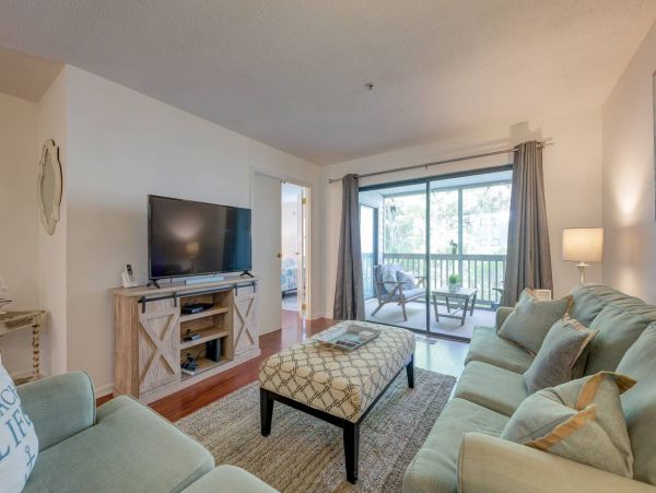 Two Bedroom Vacation Villa with Communal Pool & Tennis Court