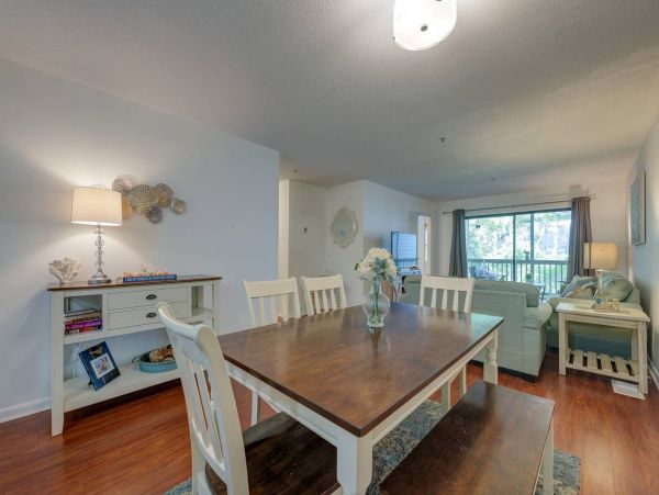 Two Bedroom Vacation Villa with Communal Pool & Tennis Court