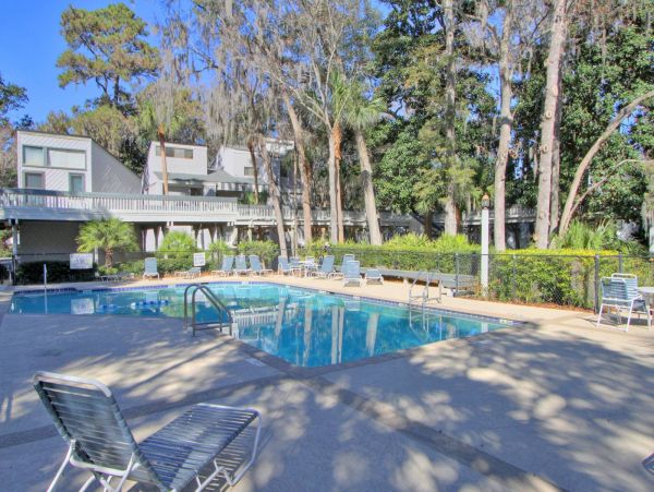 Two Bedroom Vacation Villa with Communal Pool & Tennis Court