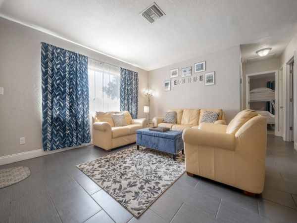 Four Bedroom Vacation Home in St. Petersburg Sleeps 14