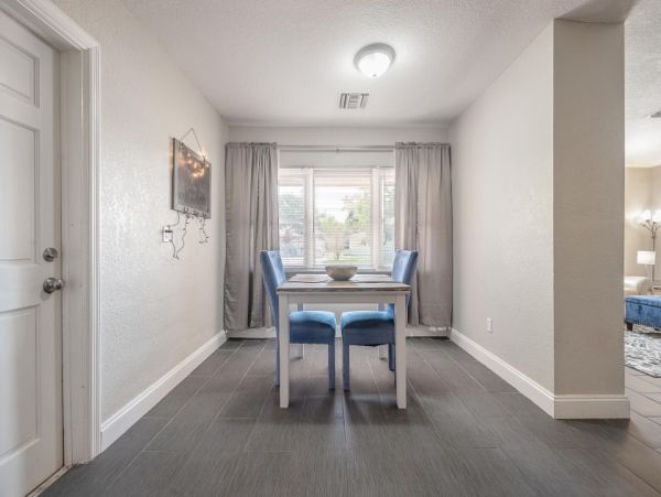 Four Bedroom Vacation Home in St. Petersburg Sleeps 14