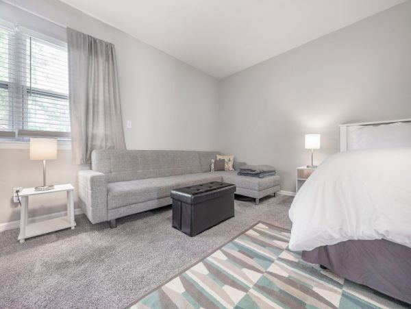 Four Bedroom Vacation Home in St. Petersburg Sleeps 14