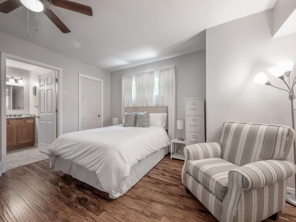 Four Bedroom Vacation Home in St. Petersburg Sleeps 14