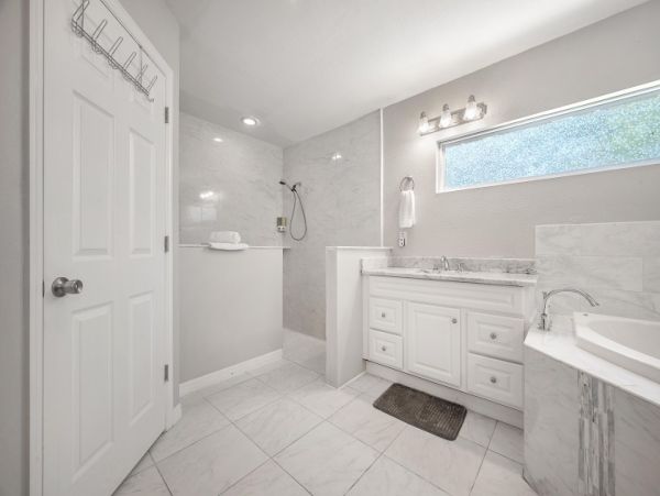 Four Bedroom Vacation Home in St. Petersburg Sleeps 14