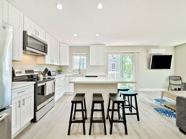 Five Bedroom Vacation Duplex in San Diego Steps from Beach