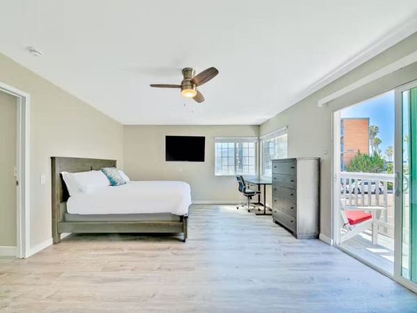 Five Bedroom Vacation Duplex in San Diego Steps from Beach