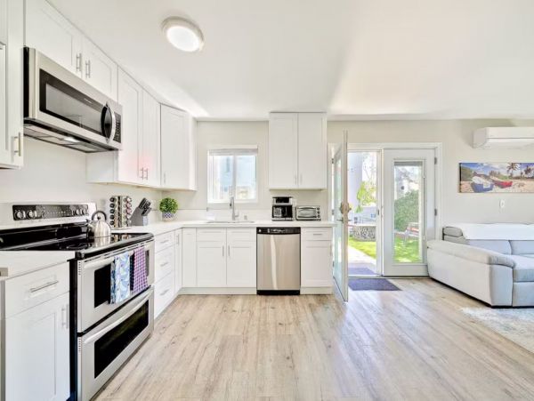 Five Bedroom Vacation Duplex in San Diego Steps from Beach