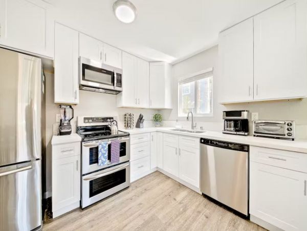 Five Bedroom Vacation Duplex in San Diego Steps from Beach