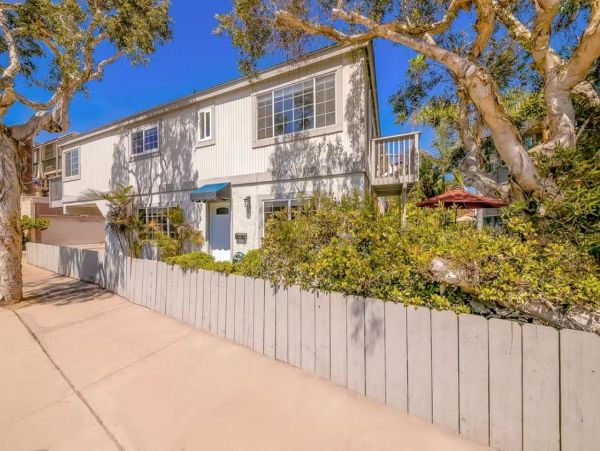 Five Bedroom Vacation Duplex in San Diego Steps from Beach