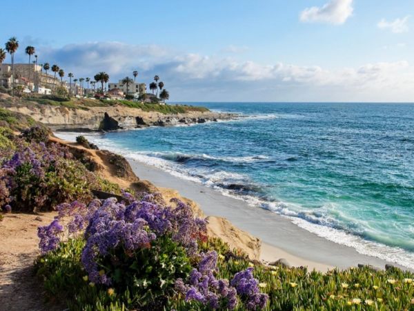 Five Bedroom Vacation Duplex in San Diego Steps from Beach