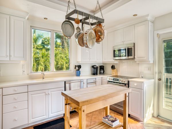 Beautiful Sanibel Vacation Home with Pool & Ocean View