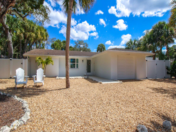 Siesta Key Vacation Walk to the Beach & Siesta Village