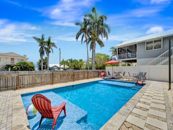 Cozy Two Bedroom Vacation Duplex in Bradenton Beach