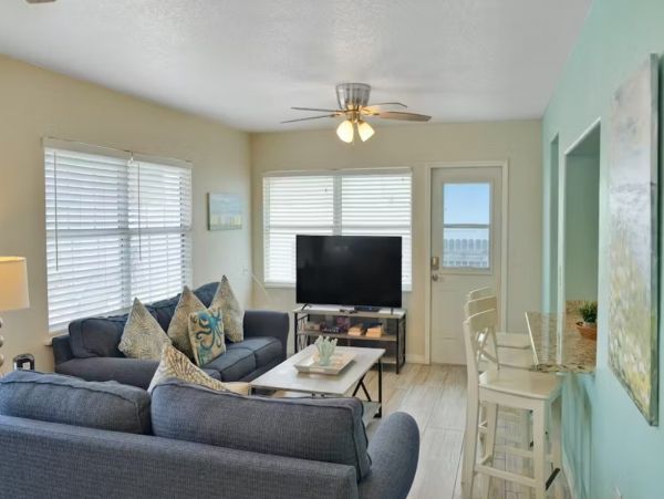 Cozy Two Bedroom Vacation Duplex in Bradenton Beach