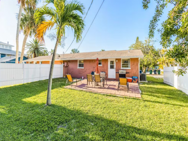 Lovely Bradenton Condo with 2 Bedrooms Sleeps 6