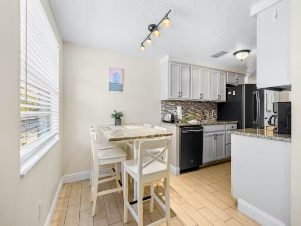 Lovely Bradenton Condo with 2 Bedrooms Sleeps 6