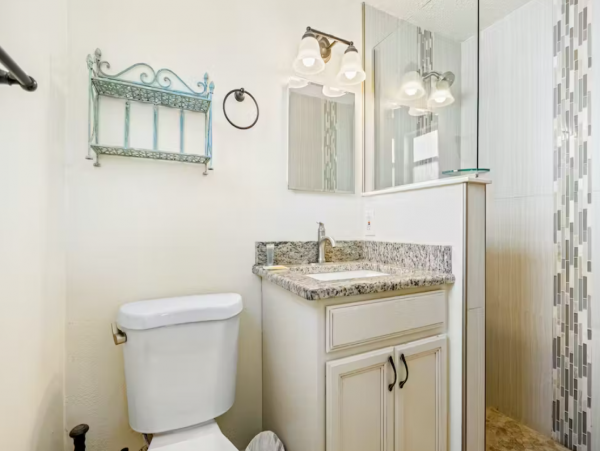 Lovely Bradenton Condo with 2 Bedrooms Sleeps 6