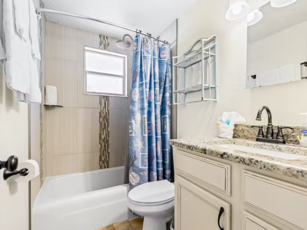 Lovely Bradenton Condo with 2 Bedrooms Sleeps 6