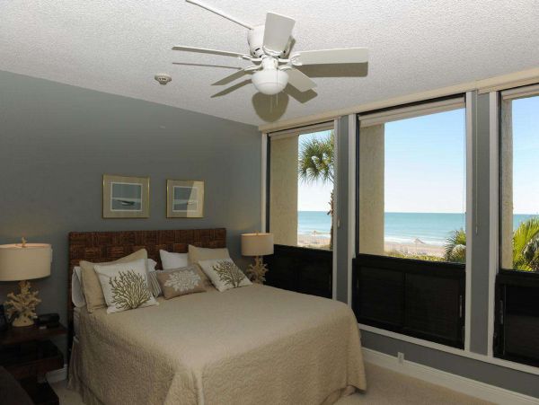 Oceanfront Vacation Condo in Longboat Key Sleeps 4 Guests