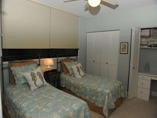 Oceanfront Vacation Condo in Longboat Key Sleeps 4 Guests