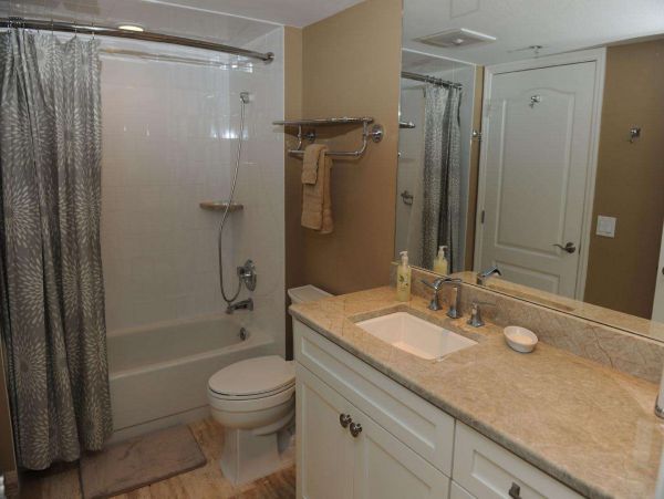 Oceanfront Vacation Condo in Longboat Key Sleeps 4 Guests