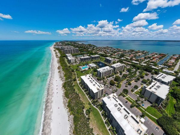 Oceanfront Vacation Condo in Longboat Key Sleeps 4 Guests