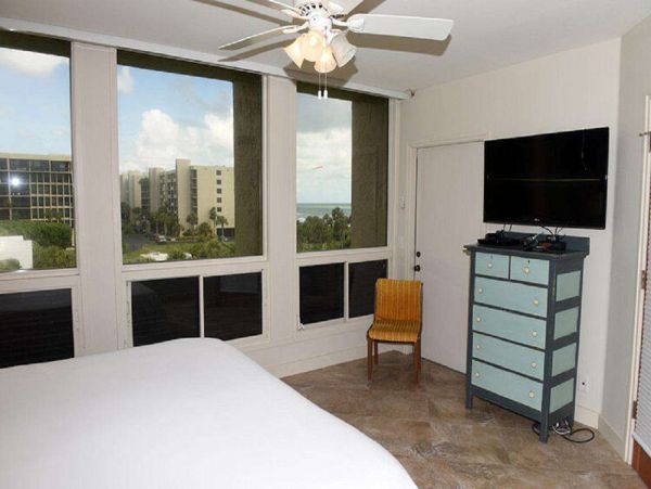 Beachfront Vacation Condo in Longboat Key Sleeps 4 Guests