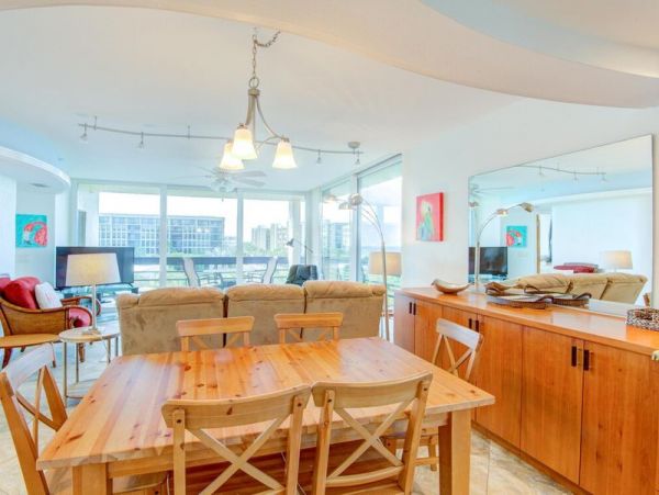 Beachfront Vacation Condo in Longboat Key Sleeps 4 Guests