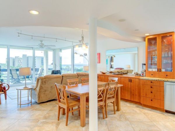 Beachfront Vacation Condo in Longboat Key Sleeps 4 Guests