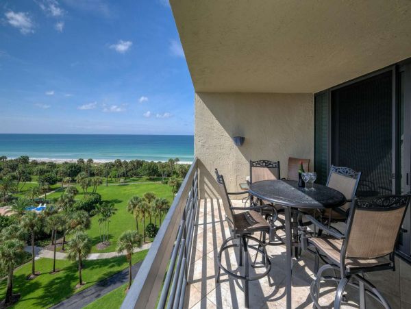 Two Bedroom Vacation Penthouse in Longboat Key