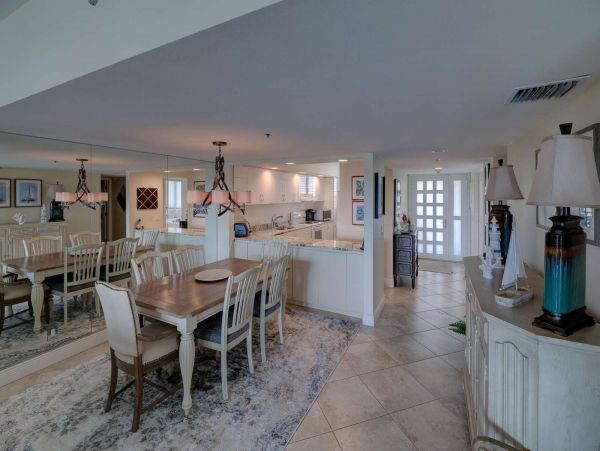 Two Bedroom Vacation Penthouse in Longboat Key